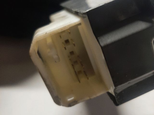 bontott TOYOTA YARIS Bal első Ablakemelő Kapcsoló