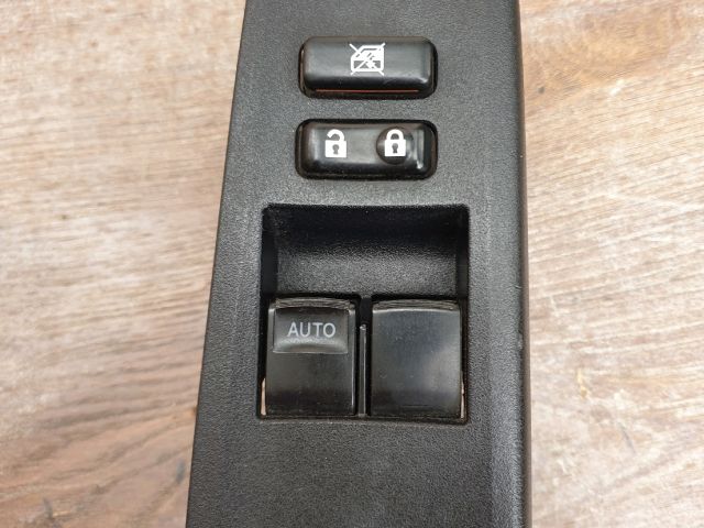 bontott TOYOTA YARIS Bal első Ablakemelő Kapcsoló