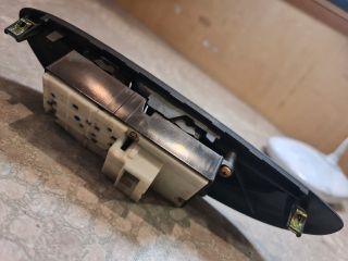 bontott TOYOTA YARIS Bal első Ablakemelő Kapcsoló