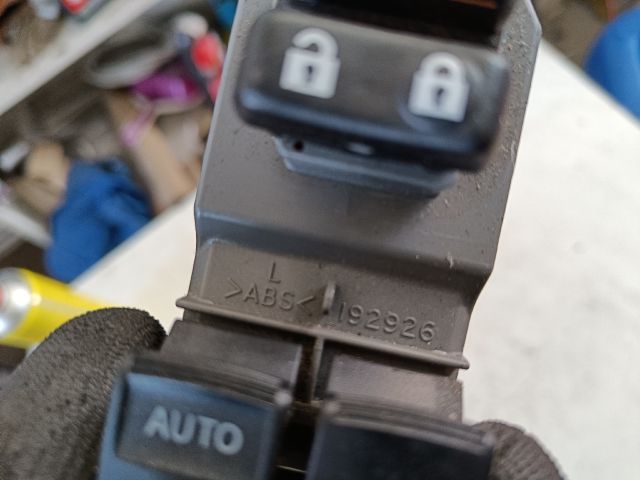 bontott TOYOTA YARIS Bal első Ablakemelő Kapcsoló