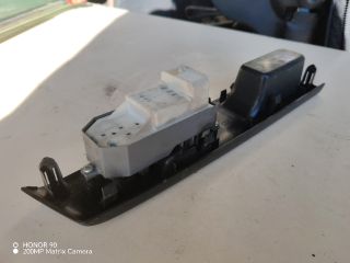 bontott TOYOTA YARIS Bal első Ablakemelő Kapcsoló