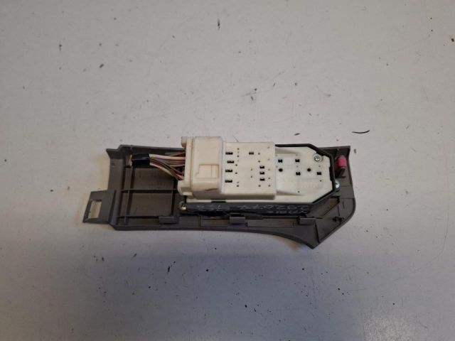 bontott TOYOTA YARIS Bal első Ablakemelő Kapcsoló