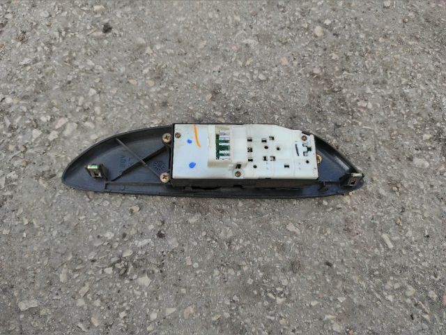 bontott TOYOTA YARIS Bal első Ablakemelő Kapcsoló