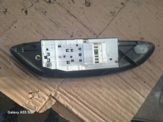 bontott TOYOTA YARIS Bal első Ablakemelő Kapcsoló