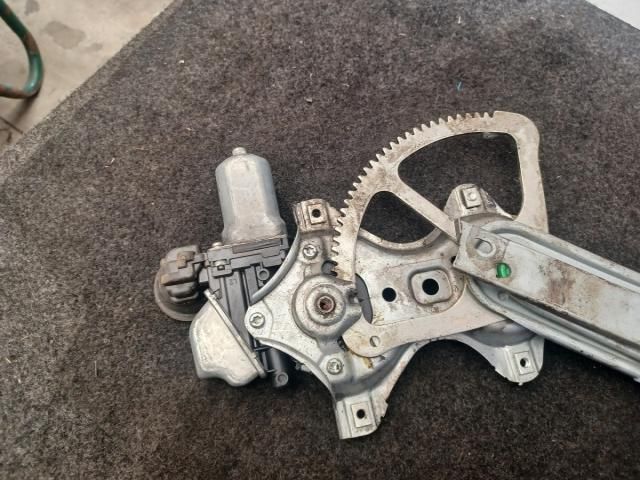 bontott TOYOTA YARIS Bal első Ablakemelő Szerkezet (Elektromos)