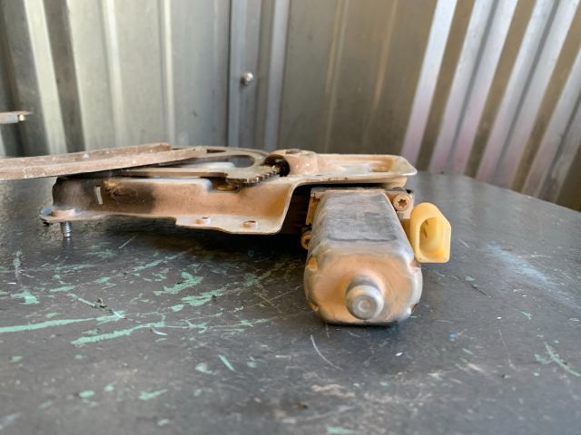 bontott TOYOTA YARIS Bal első Ablakemelő Szerkezet (Elektromos)