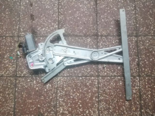 bontott TOYOTA YARIS Bal első Ablakemelő Szerkezet (Elektromos)