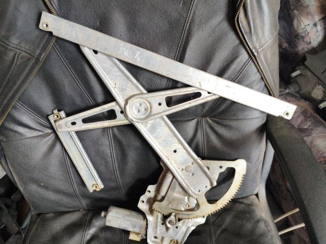 bontott TOYOTA YARIS Bal első Ablakemelő Szerkezet (Elektromos)