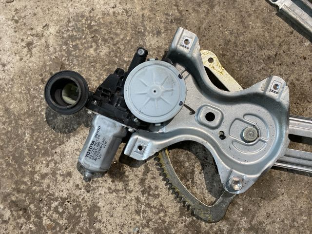 bontott TOYOTA YARIS Bal első Ablakemelő Szerkezet (Elektromos)