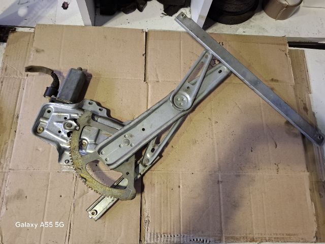 bontott TOYOTA YARIS Bal első Ablakemelő Szerkezet (Elektromos)