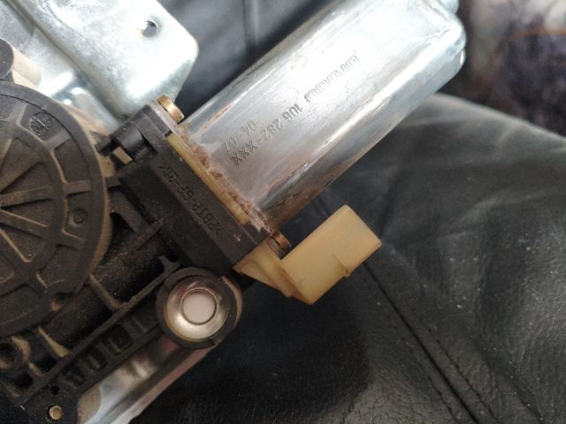 bontott TOYOTA YARIS Bal első Ablakemelő Szerkezet (Elektromos)