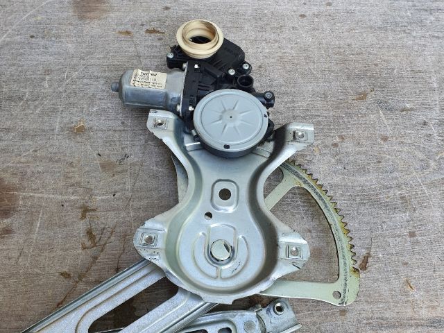 bontott TOYOTA YARIS Bal első Ablakemelő Szerkezet (Elektromos)