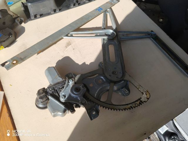 bontott TOYOTA YARIS Bal első Ablakemelő Szerkezet (Elektromos)