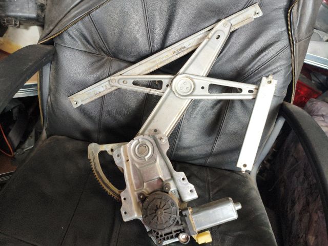 bontott TOYOTA YARIS Bal első Ablakemelő Szerkezet (Elektromos)