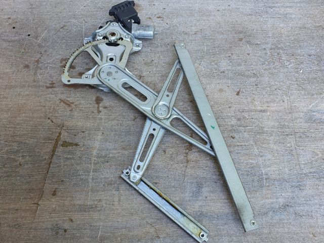 bontott TOYOTA YARIS Bal első Ablakemelő Szerkezet (Elektromos)