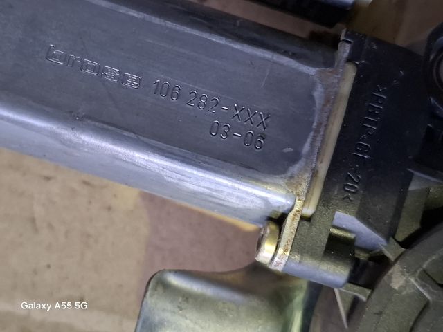 bontott TOYOTA YARIS Bal első Ablakemelő Szerkezet (Elektromos)