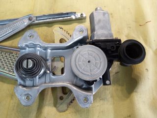 bontott TOYOTA YARIS Bal első Ablakemelő Szerkezet (Elektromos)