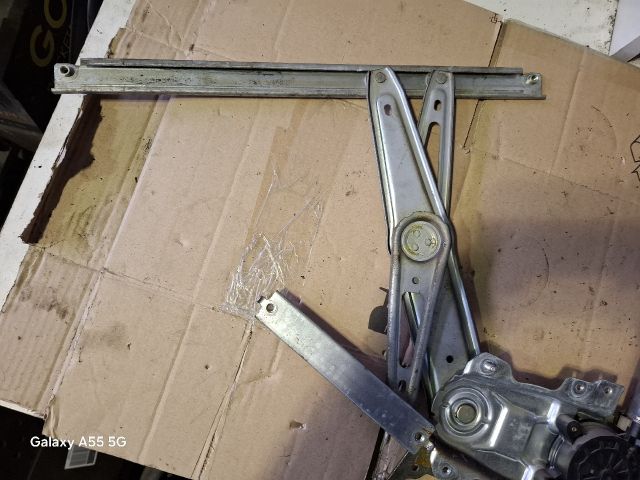 bontott TOYOTA YARIS Bal első Ablakemelő Szerkezet (Elektromos)