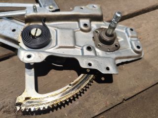 bontott TOYOTA YARIS Bal első Ablakemelő Szerkezet (Mechanikus)