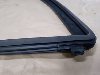 bontott TOYOTA YARIS Bal első Ablakvezető Gumi