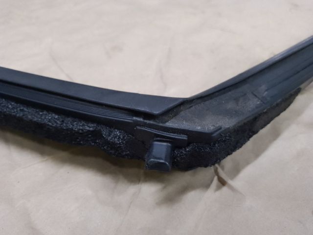 bontott TOYOTA YARIS Bal első Ablakvezető Gumi