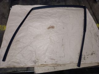 bontott TOYOTA YARIS Bal első Ablakvezető Gumi