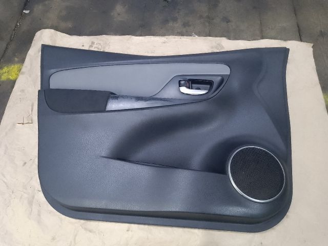 bontott TOYOTA YARIS Bal első Ajtó Kárpit