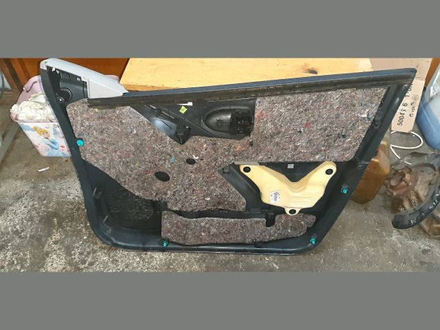 bontott TOYOTA YARIS Bal első Ajtó Kárpit