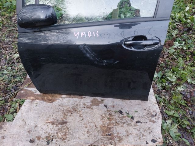 bontott TOYOTA YARIS Bal első Ajtó (Részeivel)