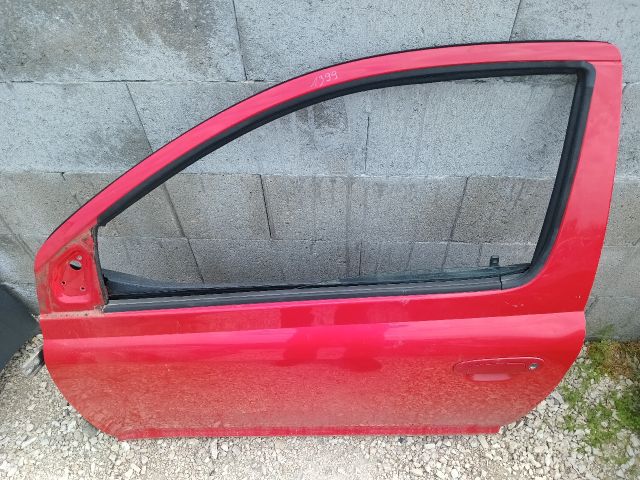 bontott TOYOTA YARIS Bal első Ajtó (Részeivel)