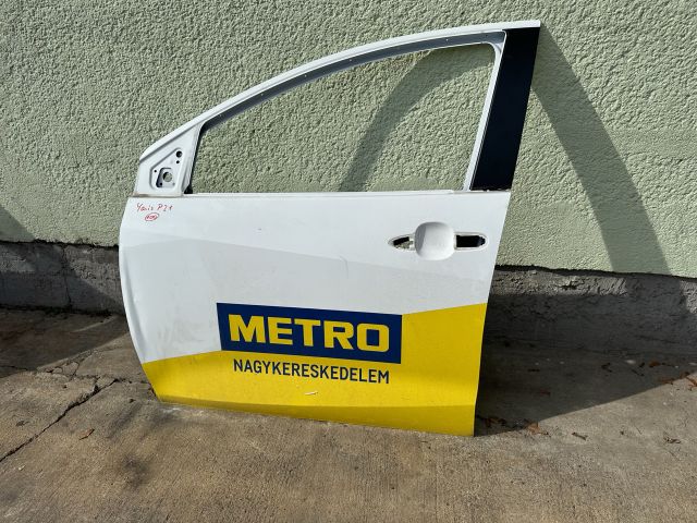 bontott TOYOTA YARIS Bal első Ajtó (Részeivel)