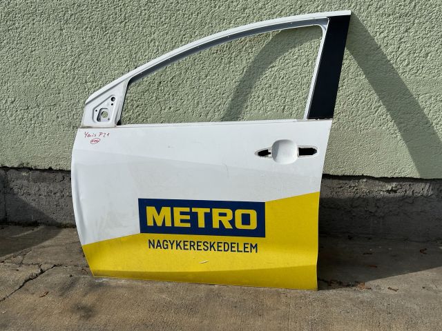 bontott TOYOTA YARIS Bal első Ajtó (Részeivel)