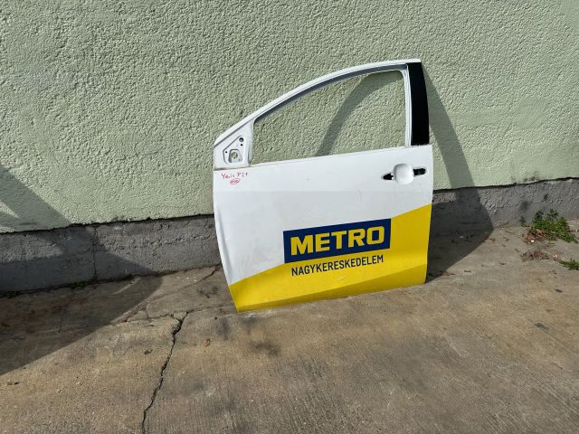 bontott TOYOTA YARIS Bal első Ajtó (Részeivel)