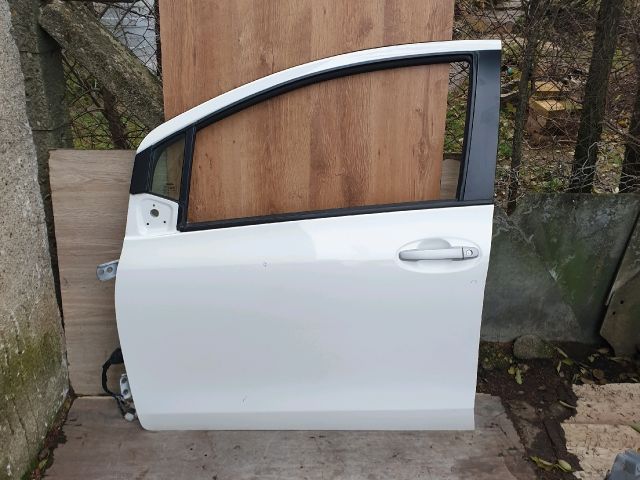 bontott TOYOTA YARIS Bal első Ajtó (Üres lemez)
