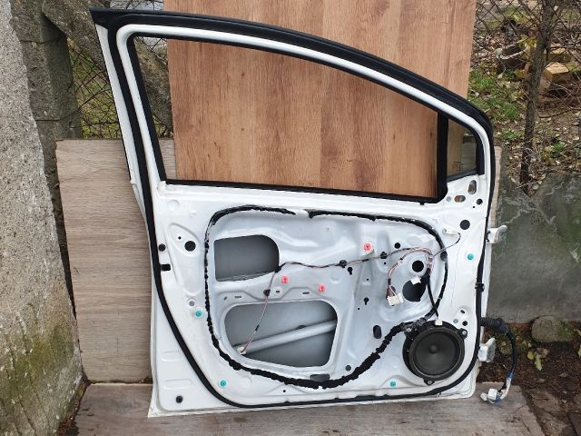 bontott TOYOTA YARIS Bal első Ajtó (Üres lemez)
