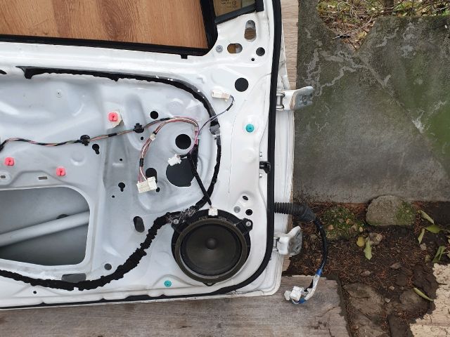 bontott TOYOTA YARIS Bal első Ajtó (Üres lemez)