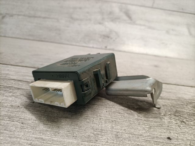 bontott TOYOTA YARIS Bal első Ajtó Vezérlőegység