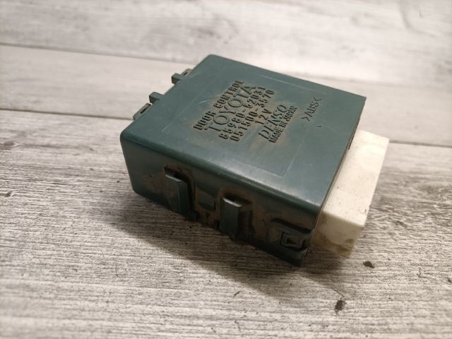 bontott TOYOTA YARIS Bal első Ajtó Vezérlőegység