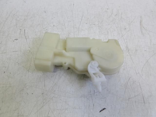 bontott TOYOTA YARIS Bal első Ajtózár Motor