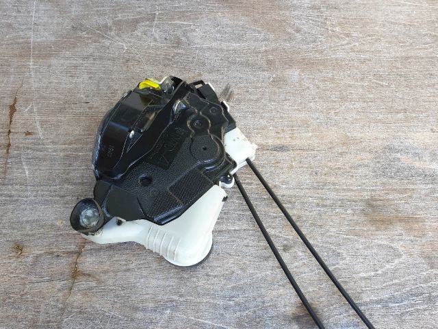 bontott TOYOTA YARIS Bal első Ajtózár