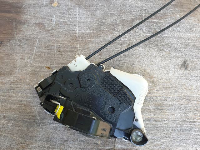 bontott TOYOTA YARIS Bal első Ajtózár