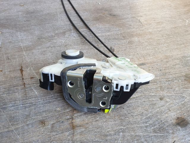 bontott TOYOTA YARIS Bal első Ajtózár