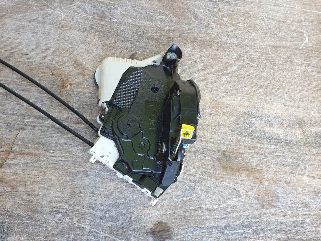 bontott TOYOTA YARIS Bal első Ajtózár