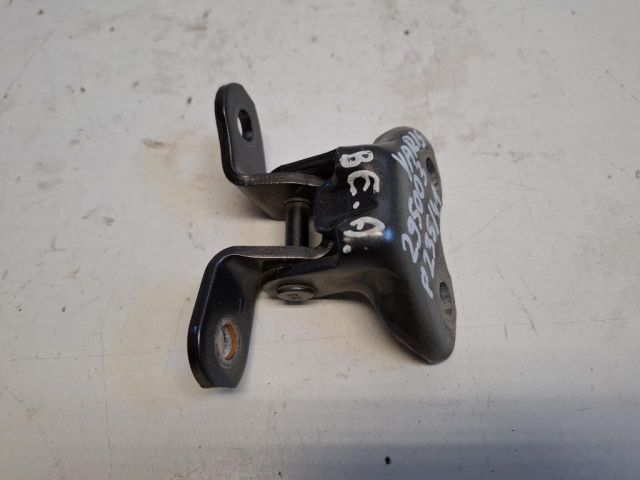 bontott TOYOTA YARIS Bal első Alsó Zsanér