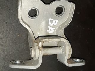 bontott TOYOTA YARIS Bal első Alsó Zsanér