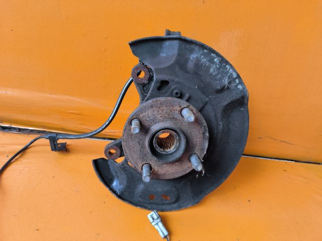 bontott TOYOTA YARIS Bal első Csonkállvány Kerékaggyal