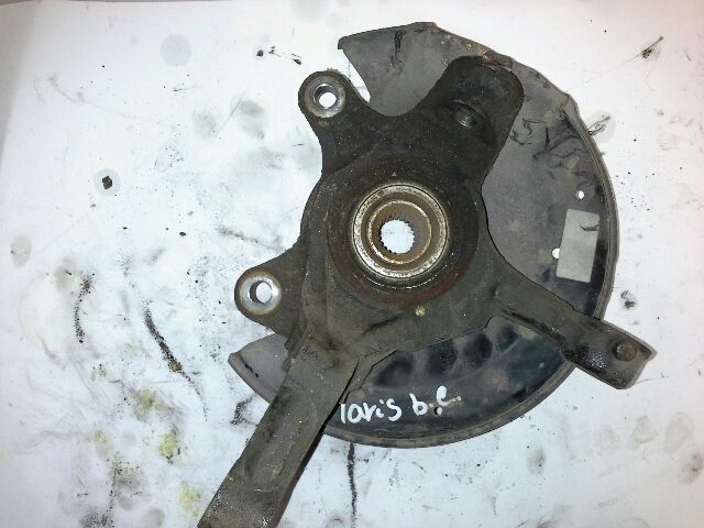 bontott TOYOTA YARIS Bal első Csonkállvány Kerékaggyal