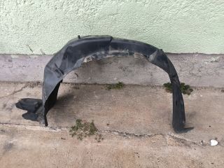 bontott TOYOTA YARIS Bal első Első Dobbetét (Kerékjárati, Műanyag)