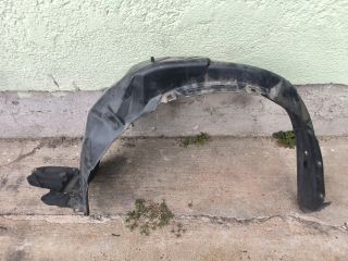 bontott TOYOTA YARIS Bal első Első Dobbetét (Kerékjárati, Műanyag)