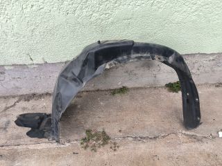 bontott TOYOTA YARIS Bal első Első Dobbetét (Kerékjárati, Műanyag)